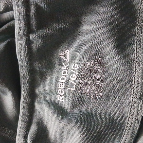 Reebok Women's Sage Green Capris Size L - Picture 3 of 3